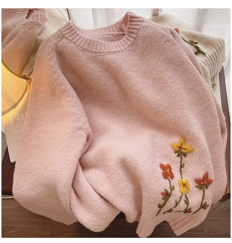 embroidered round neck sweater for women sweet style sweater      S4832