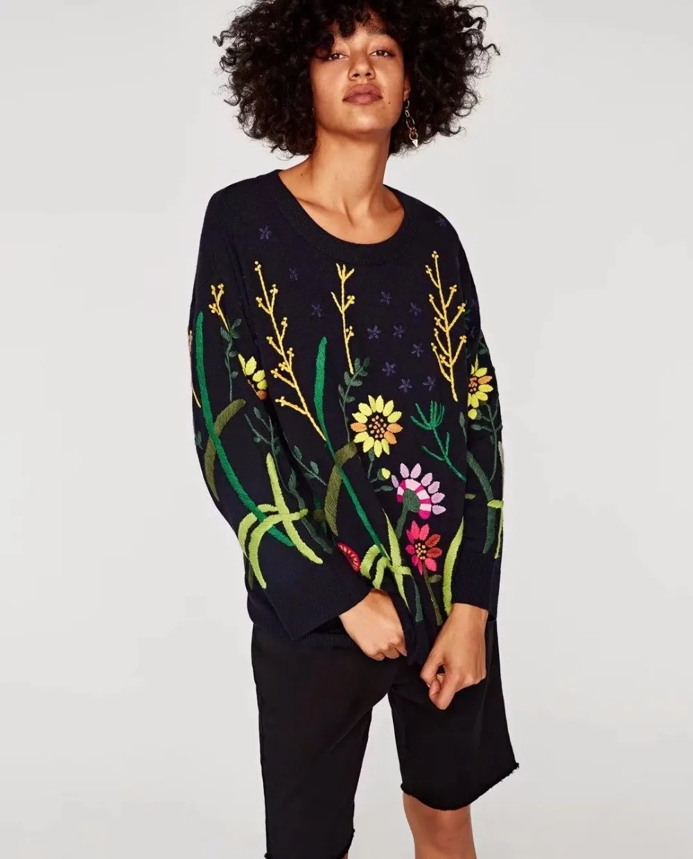 High Street Embroidery O-neck Loose Sweater