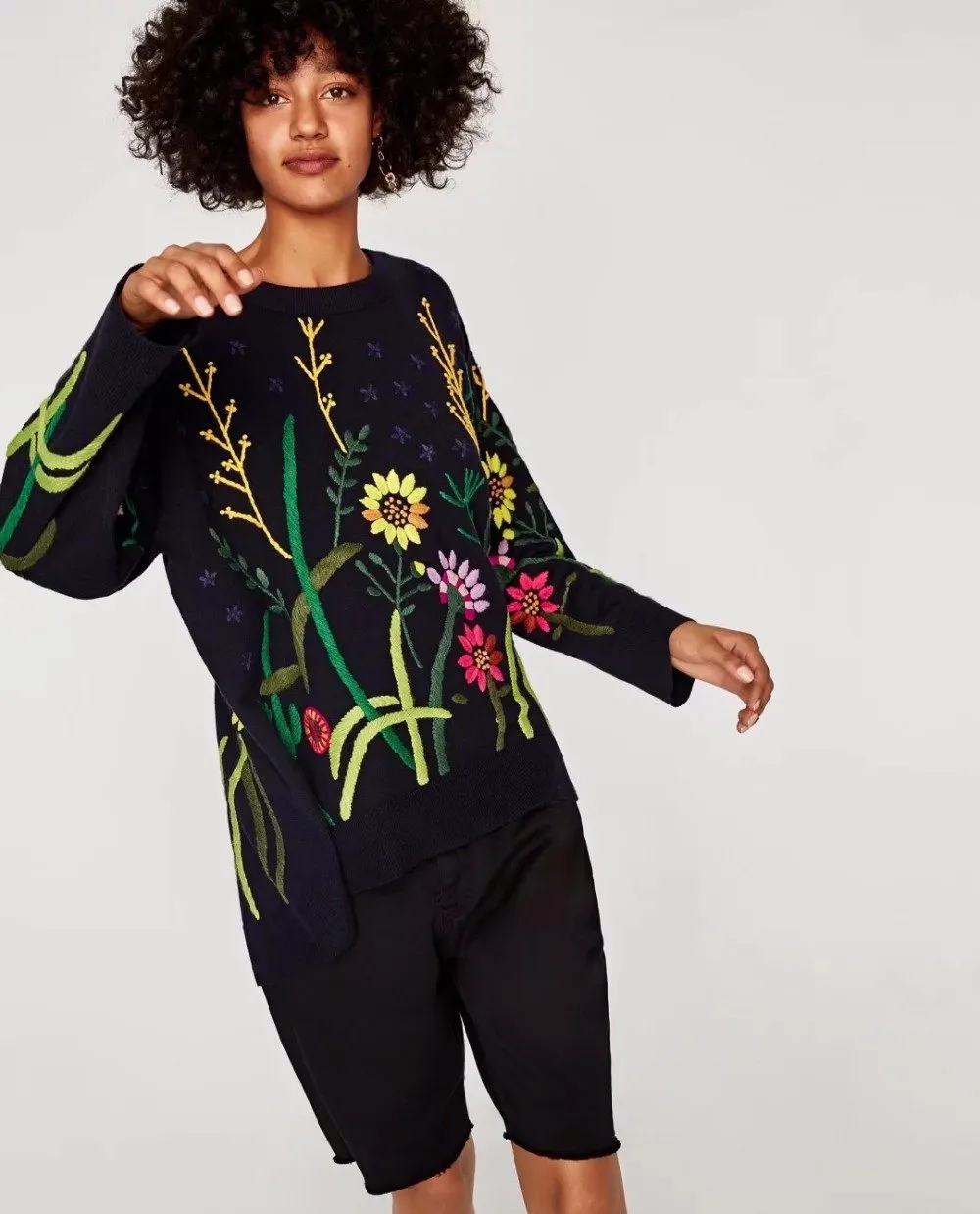 High Street Embroidery O-neck Loose Sweater