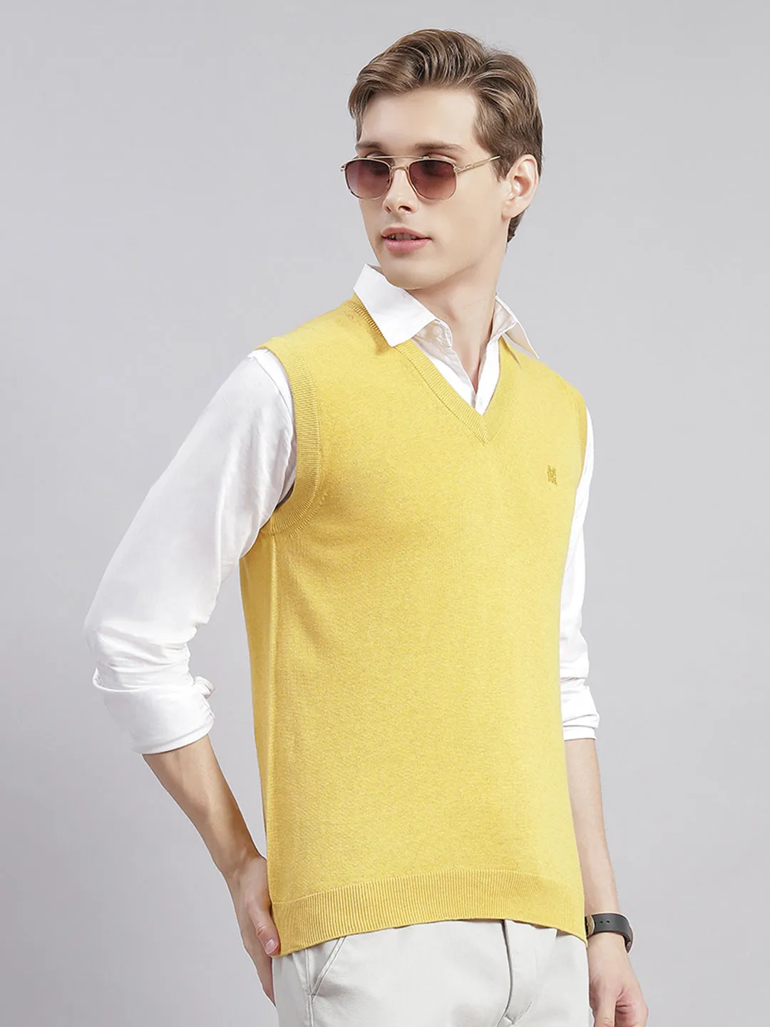 Men Yellow Solid V Neck Sleeveless Sweaters/Pullovers